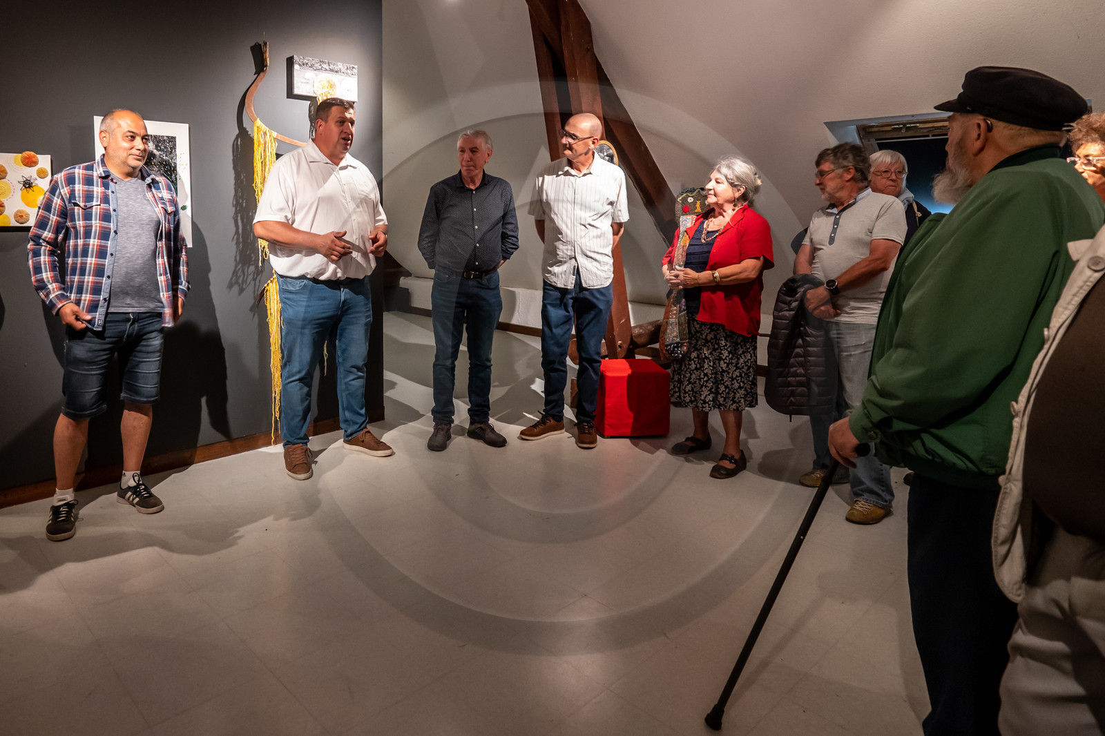 Exposition L comme laine, lien, lieu conçue par l'Ouort de Benevènt, sous la houlette de Claudine Meyer, artiste plasticienne, accompagnée de photographies de Denis Lebioda. Une proposition de la Communauté de Communes du Champsaur - Valgaudemar et de son service culturel.