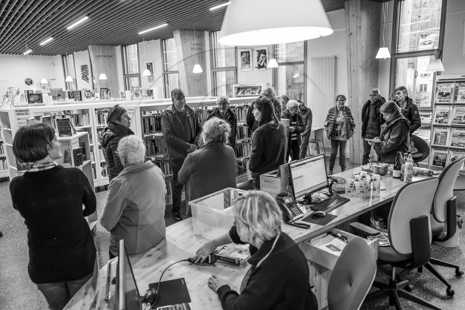 Vernissage de l'exposition L comme laine, lien, lieu à la médiathèque de St-Bonnet-en-Champsaur