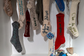 Exposition L comme laine, lien, lieu conçue par l'Ouort de Benevènt, sous la houlette de Claudine Meyer, artiste plasticienne, accompagnée de photographies de Denis Lebioda. Une proposition de la Communauté de Communes du Champsaur - Valgaudemar et de son service culturel.