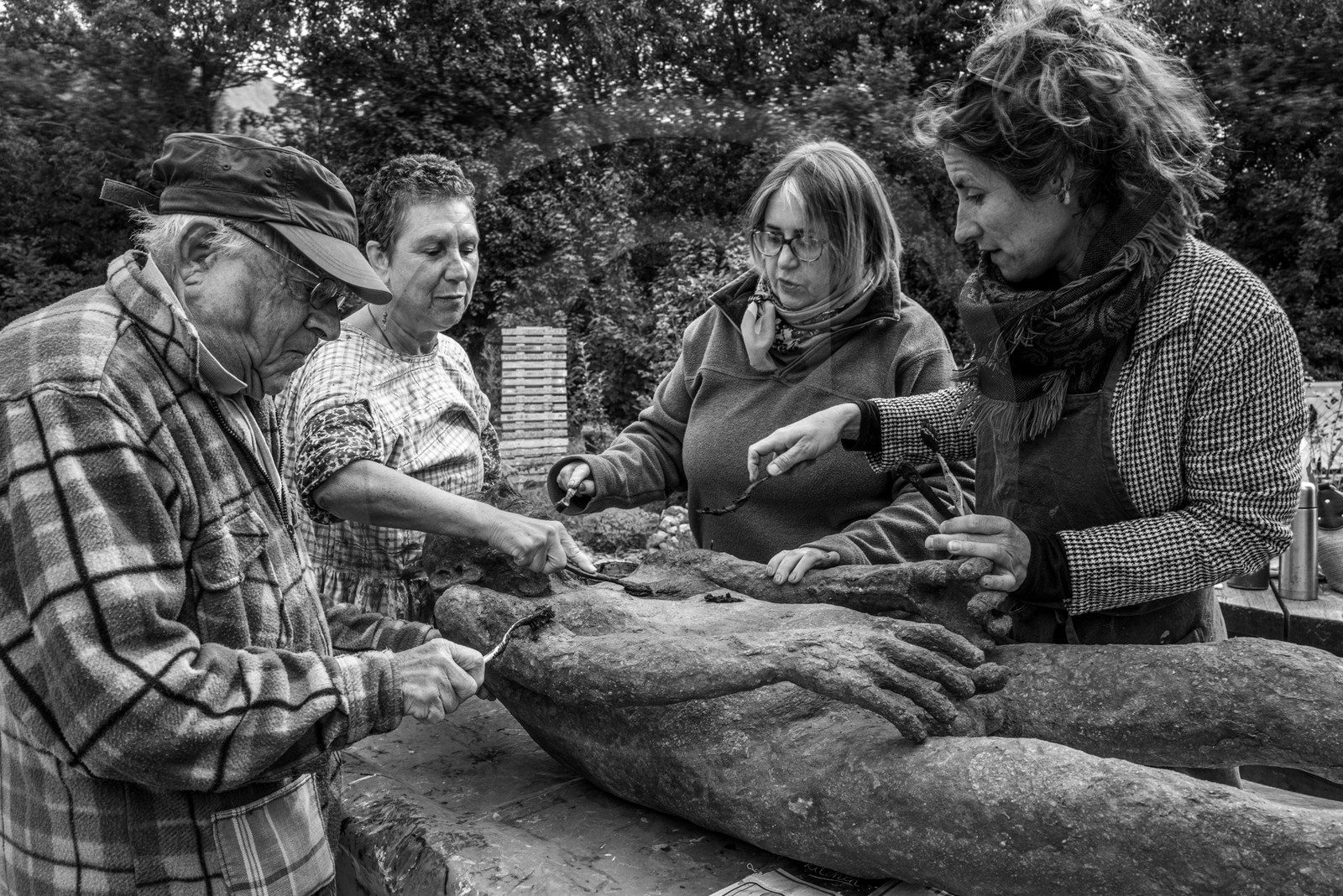Création de l'homme de l'Ouort Marcel Joli Coeur : pose d'un enduit noir