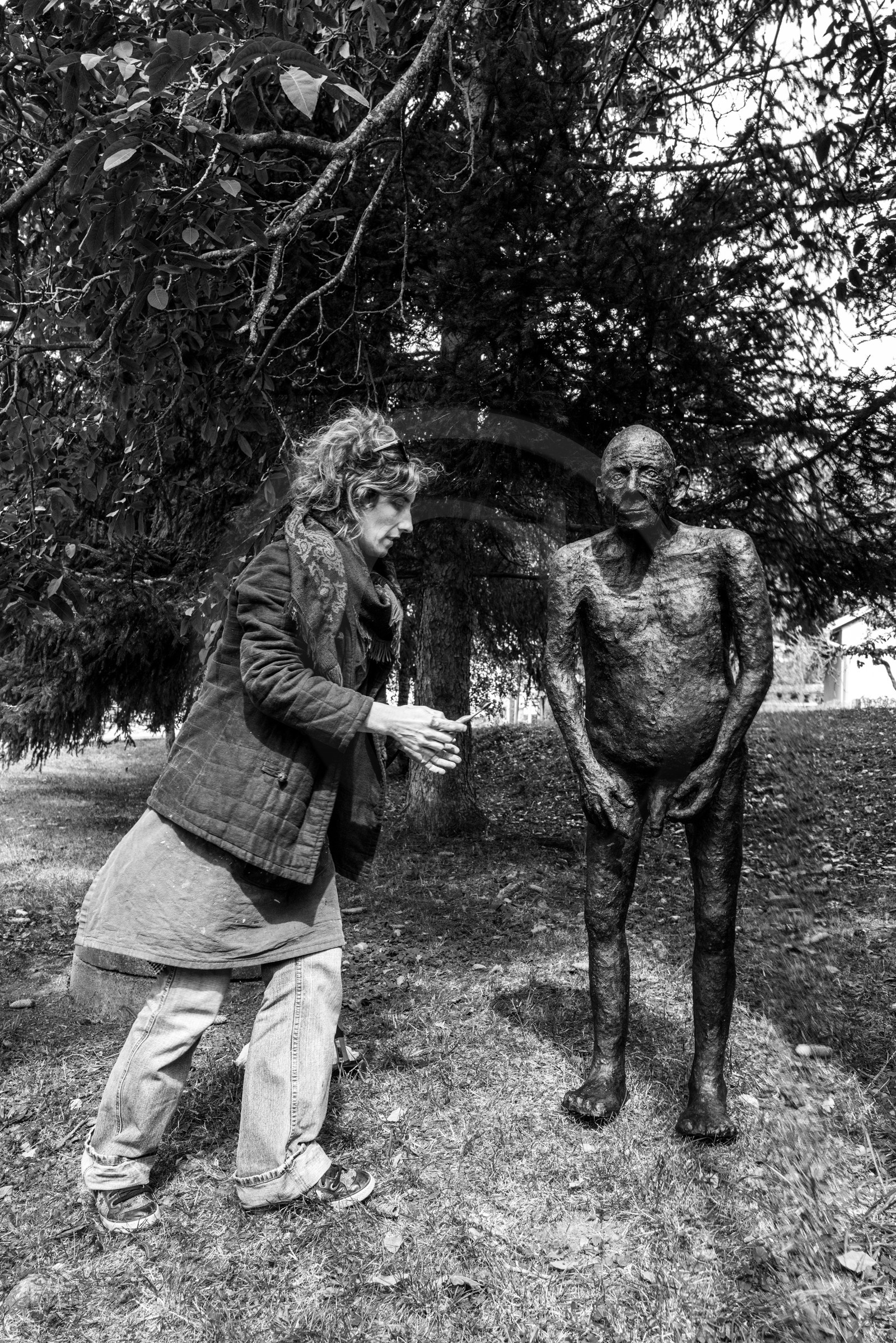 Création de l'homme de l'Ouort Marcel Joli Coeur : pose d'un enduit noir Création de l'homme de l'Ouort Marcel Joli Coeur : pose d'un enduit noir