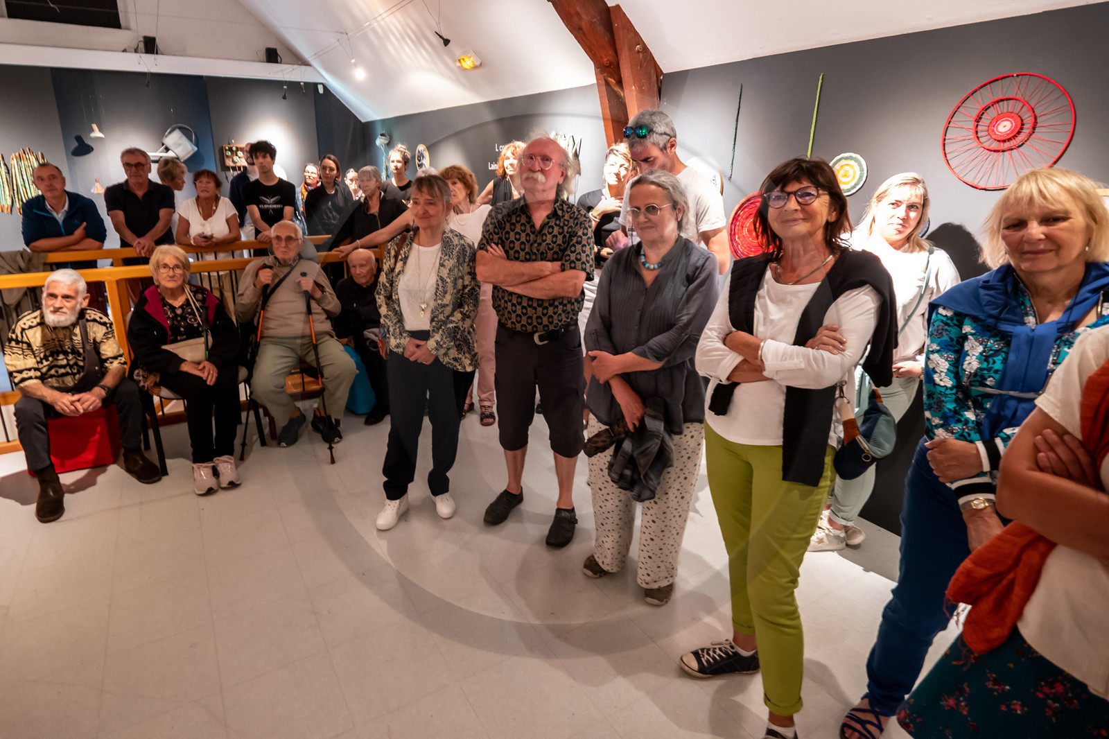 Exposition L comme laine, lien, lieu conçue par l'Ouort de Benevènt, sous la houlette de Claudine Meyer, artiste plasticienne, accompagnée de photographies de Denis Lebioda. Une proposition de la Communauté de Communes du Champsaur - Valgaudemar et de son service culturel.