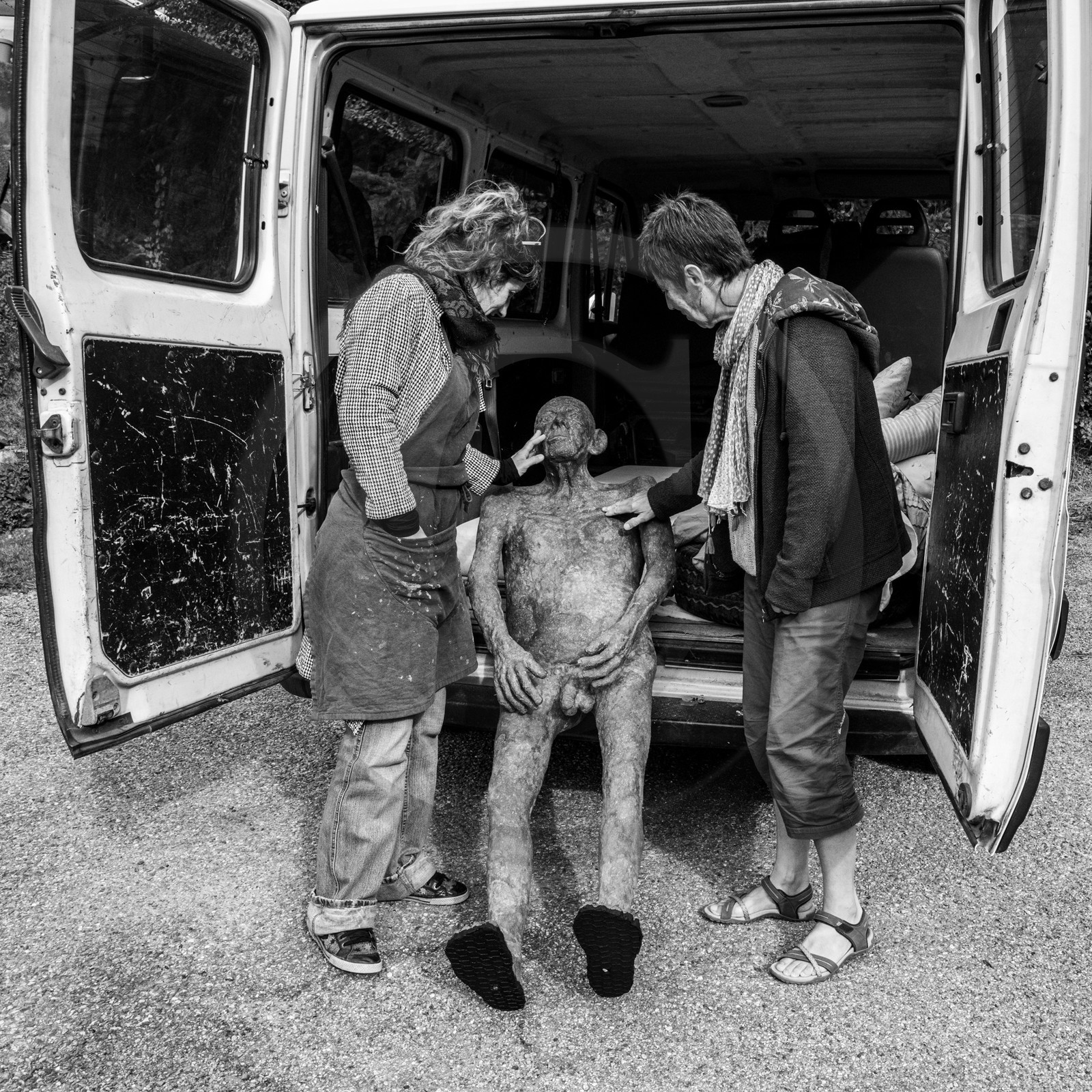 Création de l'homme de l'Ouort Marcel Joli Coeur : pose d'un enduit noir Création de l'homme de l'Ouort Marcel Joli Coeur : pose d'un enduit noir