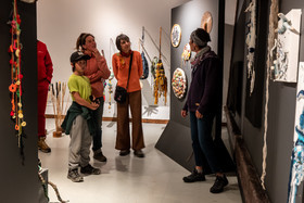 Exposition L comme laine, lien, lieu conçue par l'Ouort de Benevènt, sous la houlette de Claudine Meyer, artiste plasticienne, accompagnée de photographies de Denis Lebioda. Une proposition de la Communauté de Communes du Champsaur - Valgaudemar et de son service culturel.