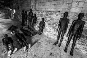 Les hommes exposés l'été 2024 à l'Ouort hibernent à l'abri des intempéries dans une grange champsaurine.