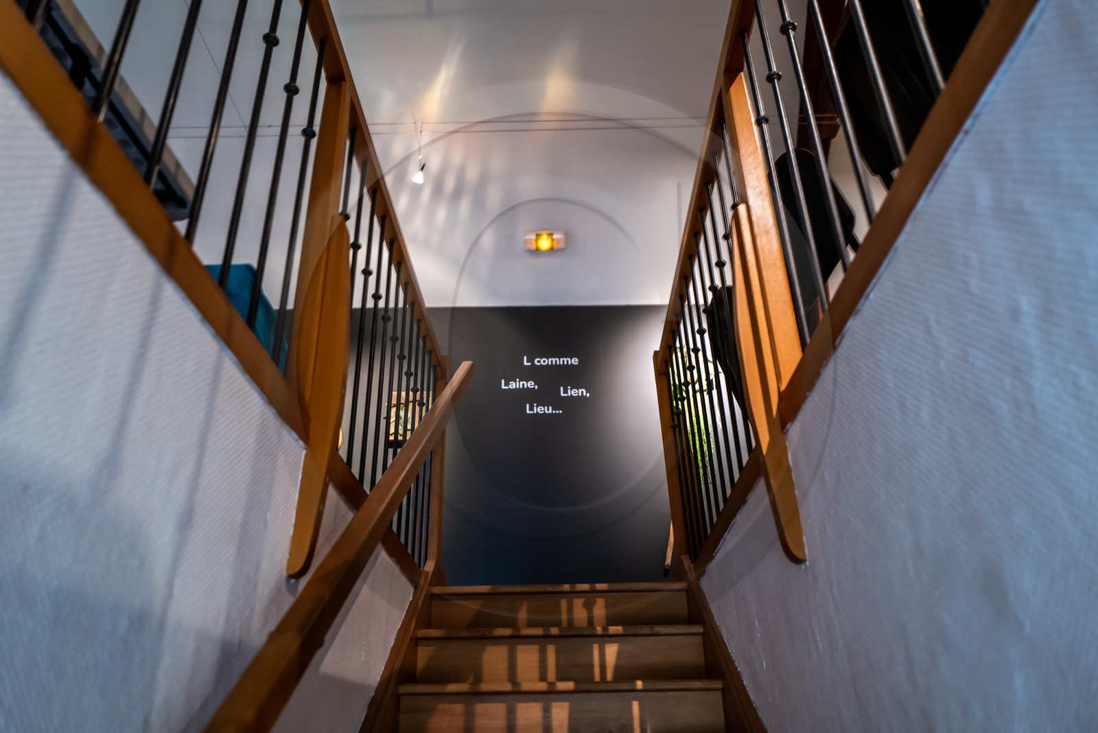 Exposition L comme laine, lien, lieu conçue par l'Ouort de Benevènt, sous la houlette de Claudine Meyer, artiste plasticienne, accompagnée de photographies de Denis Lebioda. Une proposition de la Communauté de Communes du Champsaur - Valgaudemar et de son service culturel.