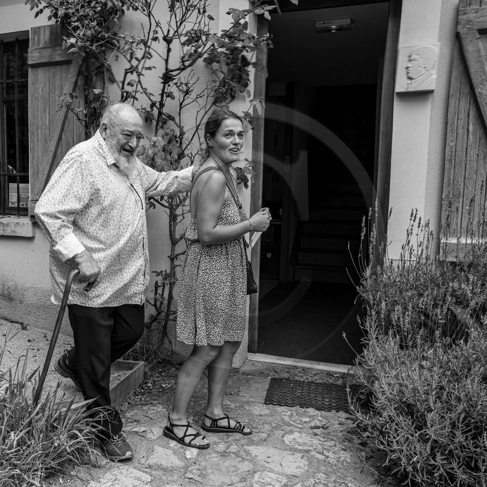 28 août 2024 : A la Maison de la Botanique du Noyer en Champsaur. Visite de l'exposition L comme laine, lien, lieu. Lectures par Les Colporteurs. Collages sur les photographies de Denis Lebioda