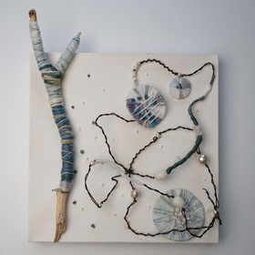 Exposition L comme laine, lien, lieu conçue par l'Ouort de Benevènt, sous la houlette de Claudine Meyer, artiste plasticienne, accompagnée de photographies de Denis Lebioda. Une proposition de la Communauté de Communes du Champsaur - Valgaudemar et de son service culturel.