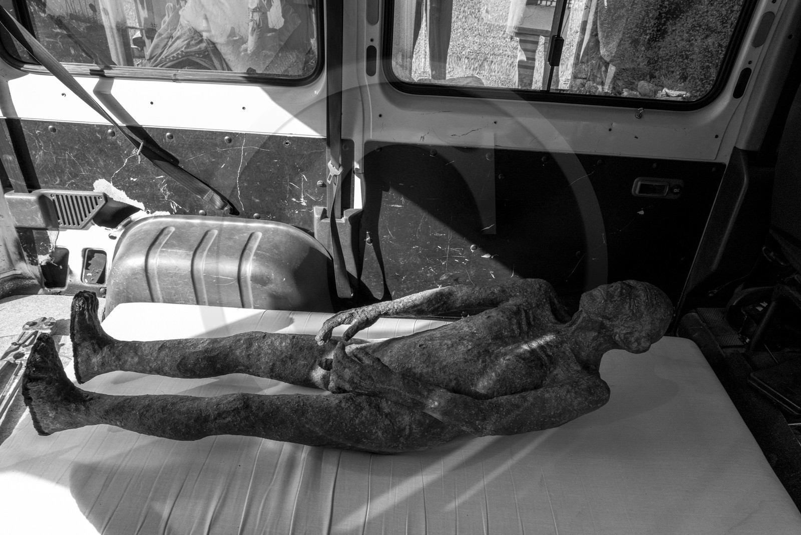 Création de l'homme de l'Ouort Marcel Joli Coeur : pose d'un enduit noir