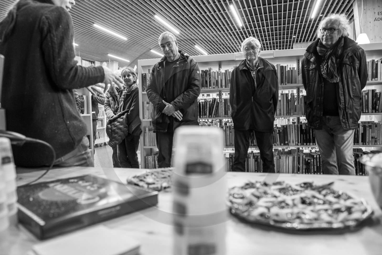 Vernissage de l'exposition L comme laine, lien, lieu à la médiathèque de St-Bonnet-en-Champsaur Vernissage de l'exposition L comme laine, lien, lieu à la médiathèque de St-Bonnet-en-Champsaur