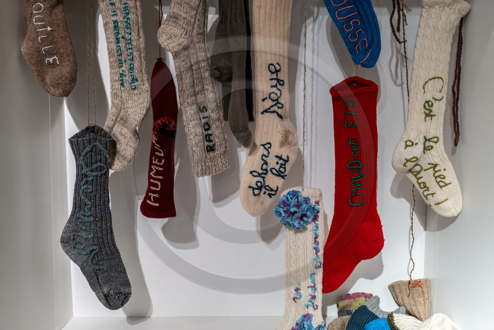 Exposition L comme laine, lien, lieu conçue par l'Ouort de Benevènt, sous la houlette de Claudine Meyer, artiste plasticienne, accompagnée de photographies de Denis Lebioda. Une proposition de la Communauté de Communes du Champsaur - Valgaudemar et de son service culturel.