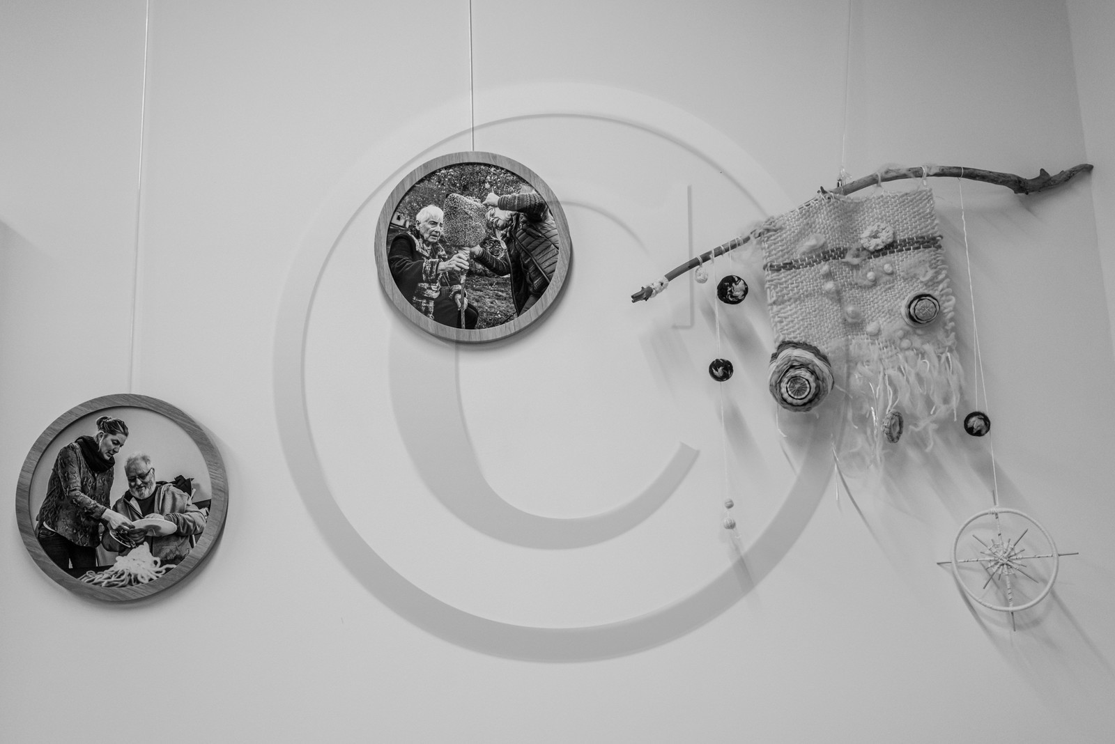 Vernissage de l'exposition L comme laine, lien, lieu à la médiathèque de St-Bonnet-en-Champsaur Vernissage de l'exposition L comme laine, lien, lieu à la médiathèque de St-Bonnet-en-Champsaur