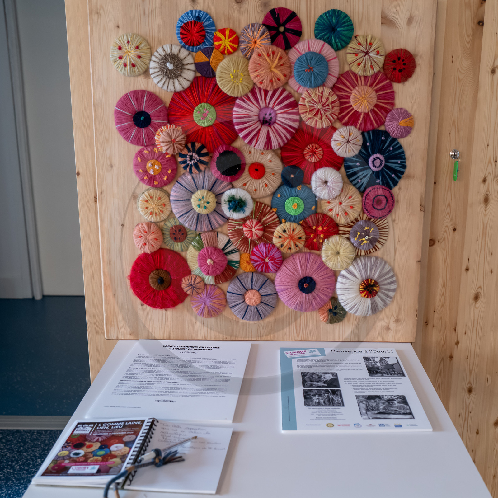 Exposition L comme laine, lien, lieu à la médiathèque de St-Bonnet-en-Champsaur