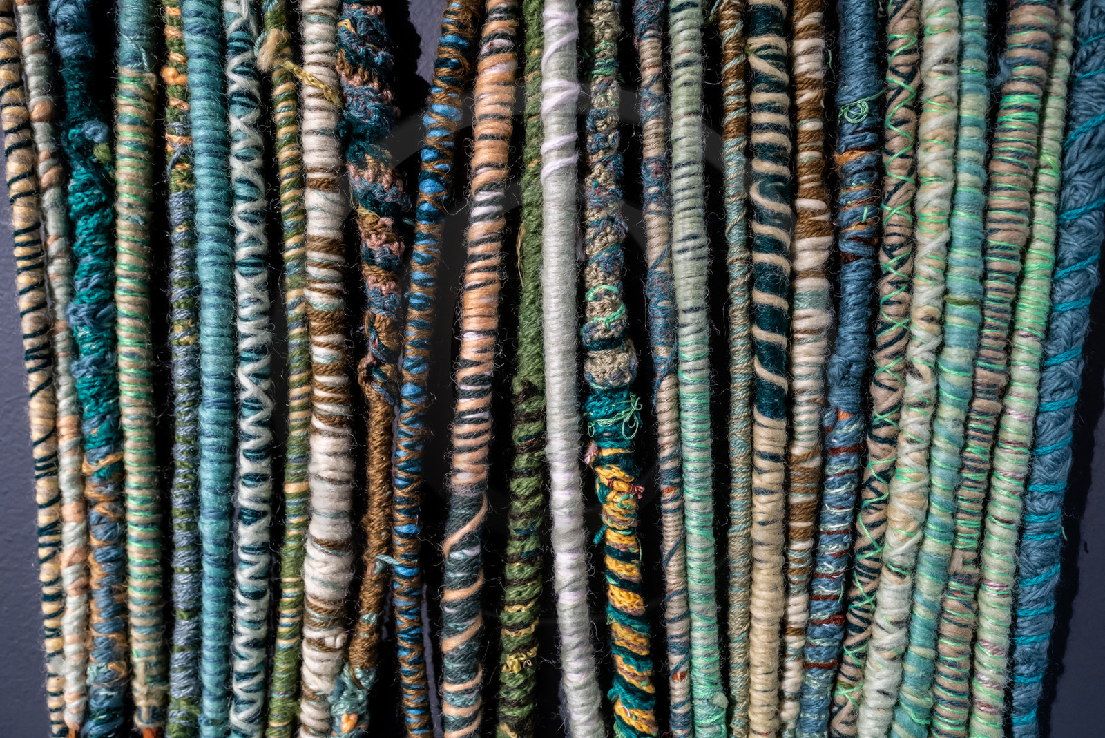 Exposition L comme laine, lien, lieu conçue par l'Ouort de Benevènt, sous la houlette de Claudine Meyer, artiste plasticienne, accompagnée de photographies de Denis Lebioda. Une proposition de la Communauté de Communes du Champsaur - Valgaudemar et de son service culturel.