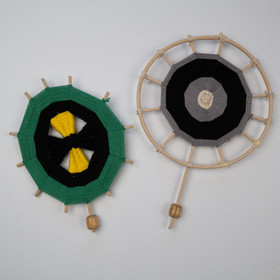 Exposition L comme laine, lien, lieu conçue par l'Ouort de Benevènt, sous la houlette de Claudine Meyer, artiste plasticienne, accompagnée de photographies de Denis Lebioda. Une proposition de la Communauté de Communes du Champsaur - Valgaudemar et de son service culturel.