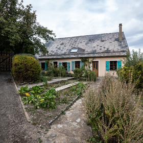 Exposition L comme laine, lien, lieu conçue par l'Ouort de Benevènt, sous la houlette de Claudine Meyer, artiste plasticienne, accompagnée de photographies de Denis Lebioda. Une proposition de la Communauté de Communes du Champsaur - Valgaudemar et de son service culturel.