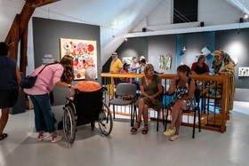 Exposition L comme laine, lien, lieu conçue par l'Ouort de Benevènt, sous la houlette de Claudine Meyer, artiste plasticienne, accompagnée de photographies de Denis Lebioda. Une proposition de la Communauté de Communes du Champsaur - Valgaudemar et de son service culturel.