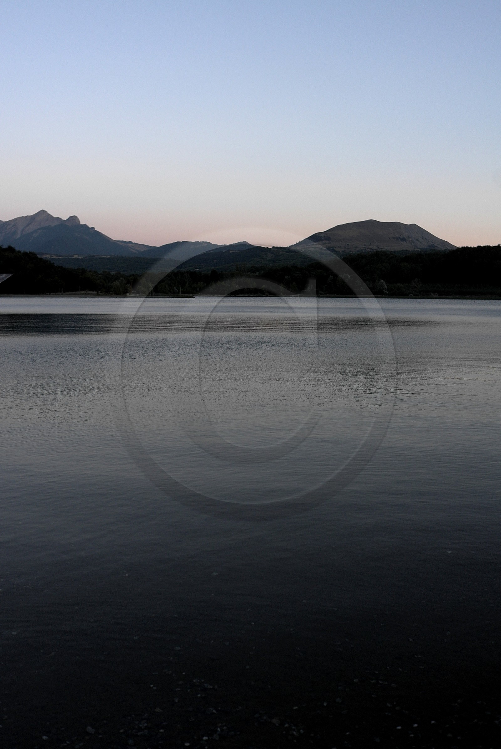 Le plan d'eau du Champsaur à Saint-Julien en Champsaur (Hautes-Alpes)