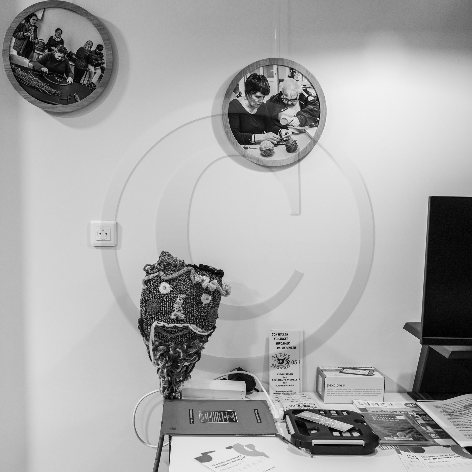 Vernissage de l'exposition L comme laine, lien, lieu à la médiathèque de St-Bonnet-en-Champsaur