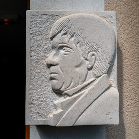 Exposition L comme laine, lien, lieu conçue par l'Ouort de Benevènt, sous la houlette de Claudine Meyer, artiste plasticienne, accompagnée de photographies de Denis Lebioda. Une proposition de la Communauté de Communes du Champsaur - Valgaudemar et de son service culturel.