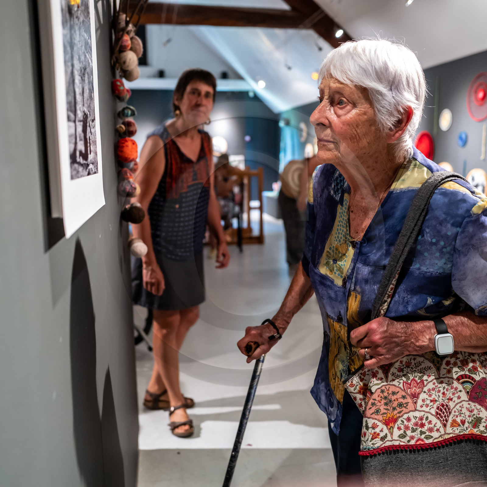 Exposition L comme laine, lien, lieu conçue par l'Ouort de Benevènt, sous la houlette de Claudine Meyer, artiste plasticienne, accompagnée de photographies de Denis Lebioda. Une proposition de la Communauté de Communes du Champsaur - Valgaudemar et de son service culturel.
