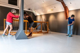 Exposition L comme laine, lien, lieu conçue par l'Ouort de Benevènt, sous la houlette de Claudine Meyer, artiste plasticienne, accompagnée de photographies de Denis Lebioda. Une proposition de la Communauté de Communes du Champsaur - Valgaudemar et de son service culturel.