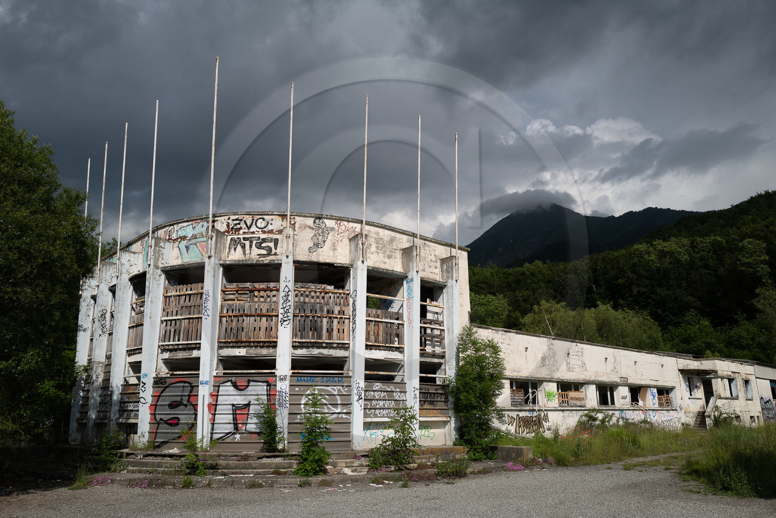 La Piscine de St Léger les Mélèzes