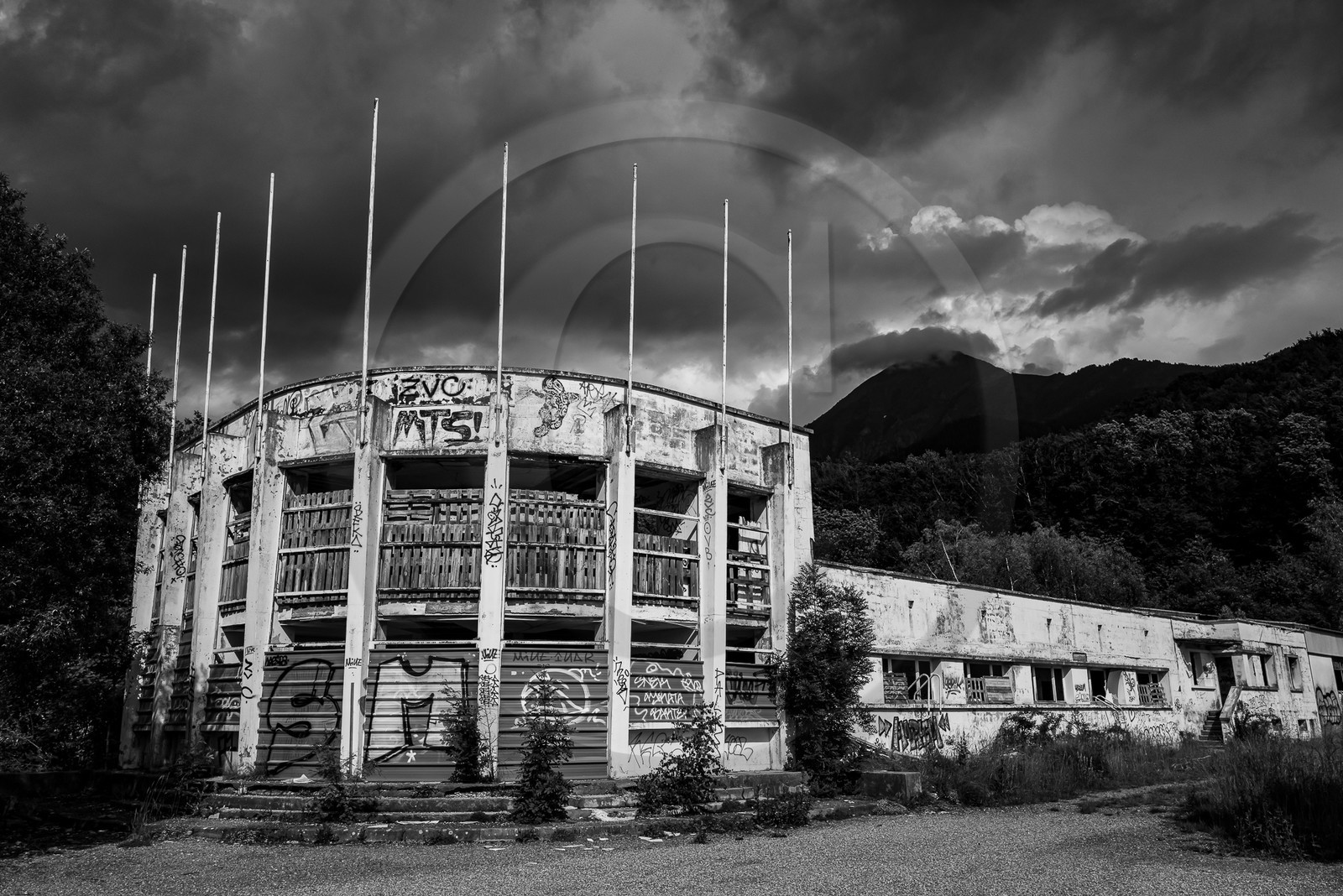La Piscine de St Léger les Mélèzes