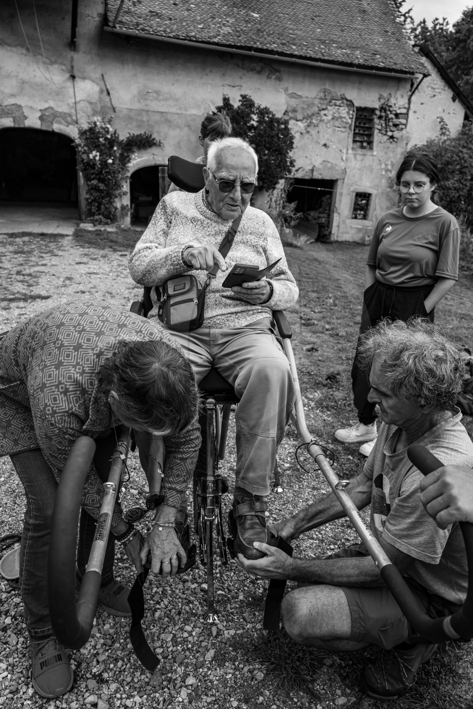 25 septembre 2024 : Promenade en joelette avec Bruno, accompagnateur en montagne et des élèves du lycée Sévigné de Gap
