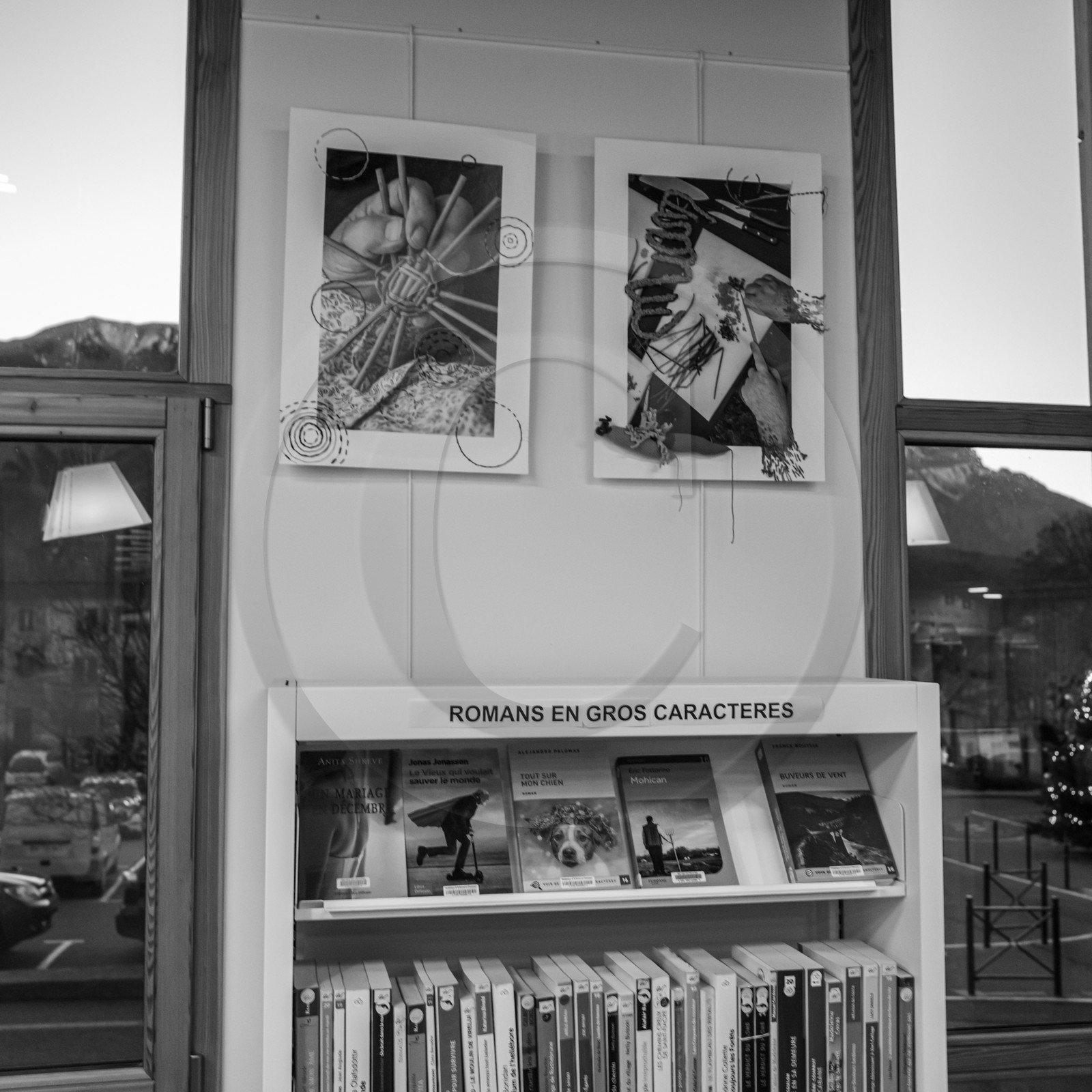 Vernissage de l'exposition L comme laine, lien, lieu à la médiathèque de St-Bonnet-en-Champsaur