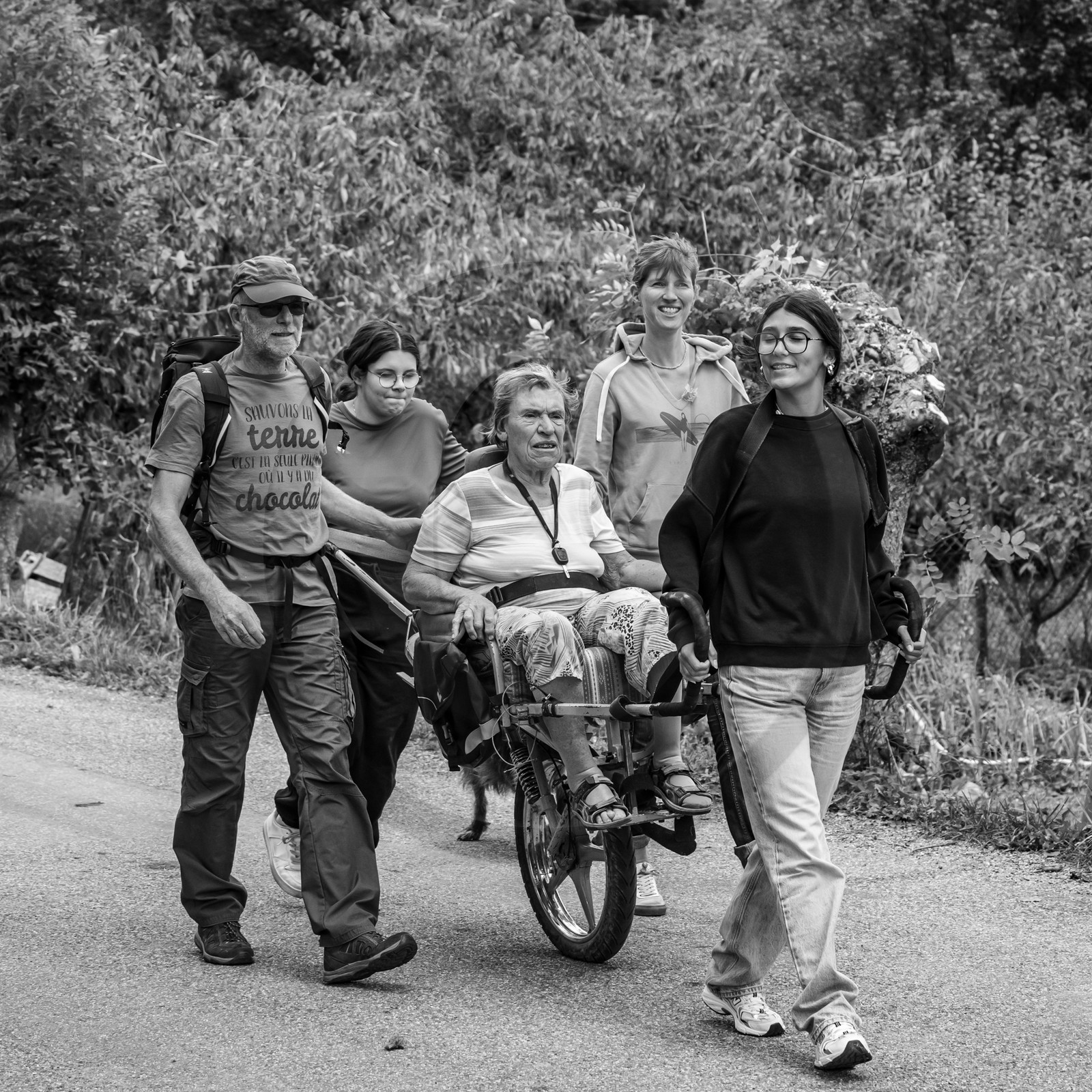 25 septembre 2024 : Promenade en joelette avec Bruno, accompagnateur en montagne et des élèves du lycée Sévigné de Gap