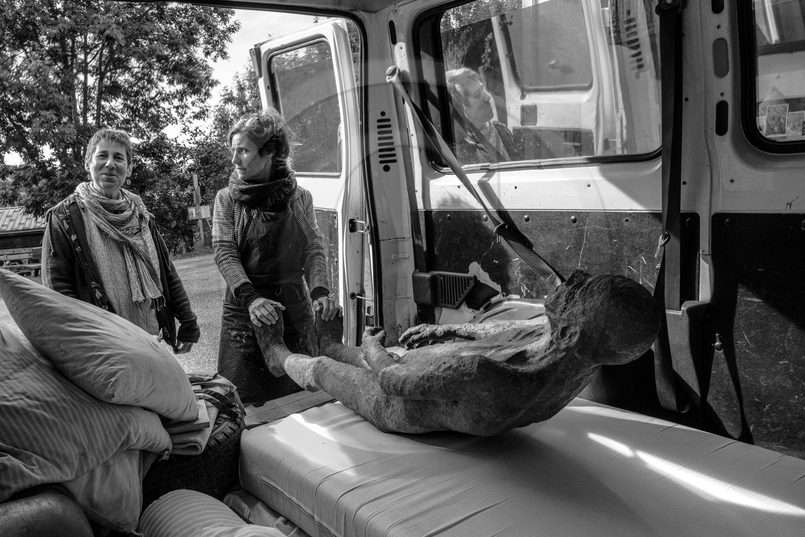 Création de l'homme de l'Ouort Marcel Joli Coeur : pose d'un enduit noir