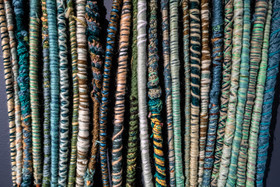 Exposition L comme laine, lien, lieu conçue par l'Ouort de Benevènt, sous la houlette de Claudine Meyer, artiste plasticienne, accompagnée de photographies de Denis Lebioda. Une proposition de la Communauté de Communes du Champsaur - Valgaudemar et de son service culturel.