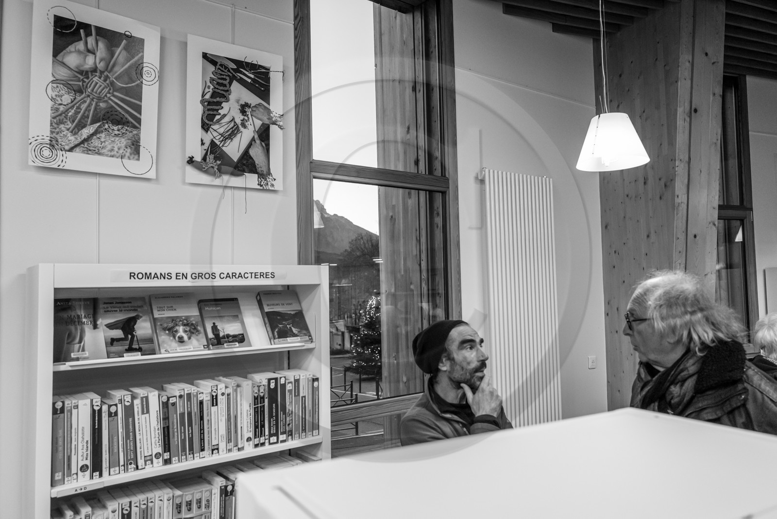 Vernissage de l'exposition L comme laine, lien, lieu à la médiathèque de St-Bonnet-en-Champsaur