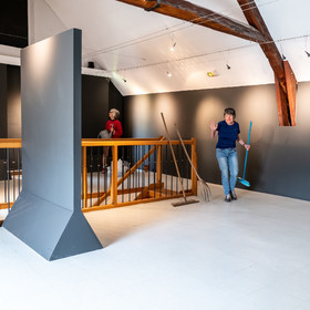 Exposition L comme laine, lien, lieu conçue par l'Ouort de Benevènt, sous la houlette de Claudine Meyer, artiste plasticienne, accompagnée de photographies de Denis Lebioda. Une proposition de la Communauté de Communes du Champsaur - Valgaudemar et de son service culturel.