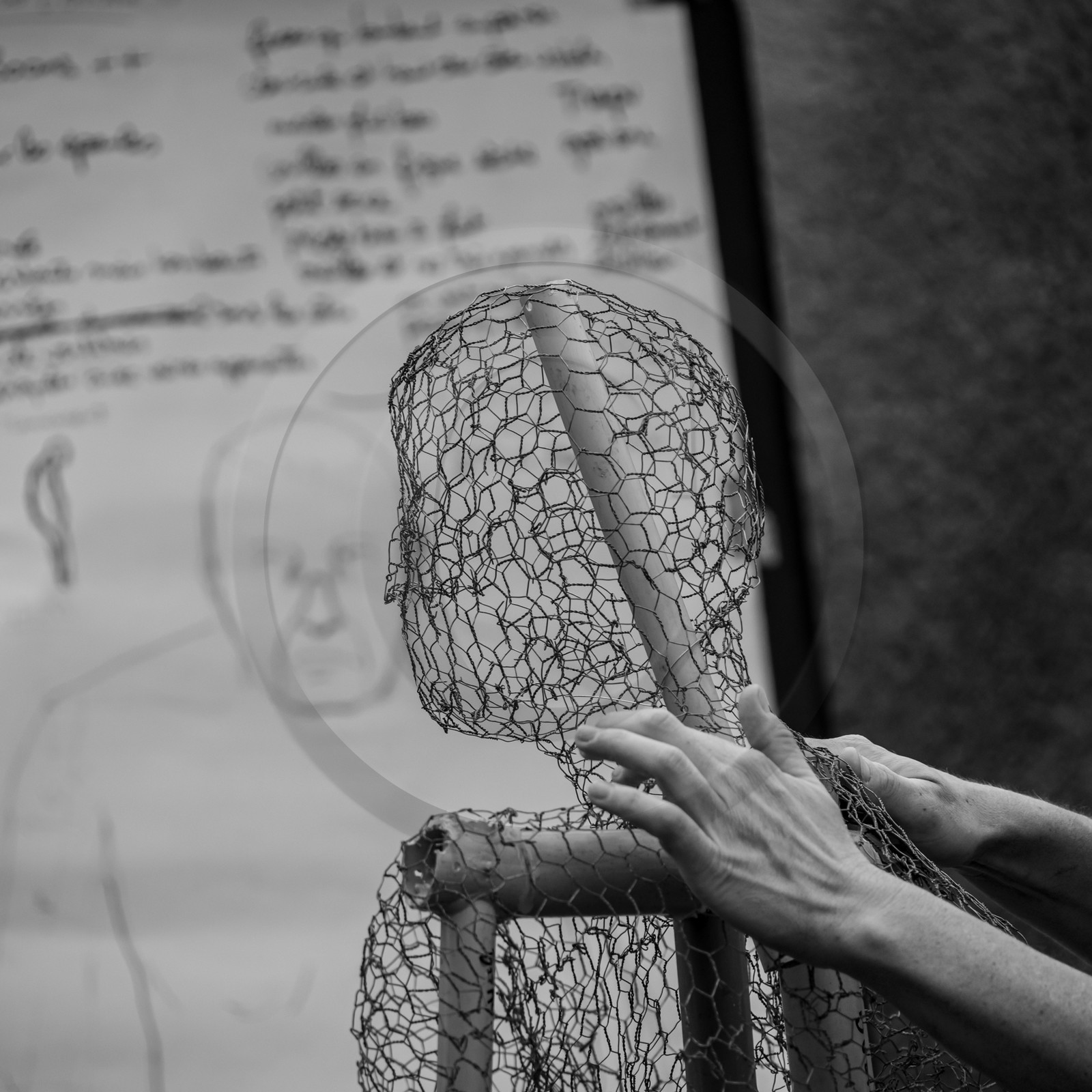 Conception et fabrication de Marcel Joli Coeur l'homme de l'Ouort, avec Barbara Fougnon, artiste plasticienne, dans le cadre de son projet de forêt d'hommes Conception et fabrication de Marcel Joli Coeur l'homme de l'Ouort, avec Barbara Fougnon, artiste plasticienne, dans le cadre de son projet de forêt d'hommes