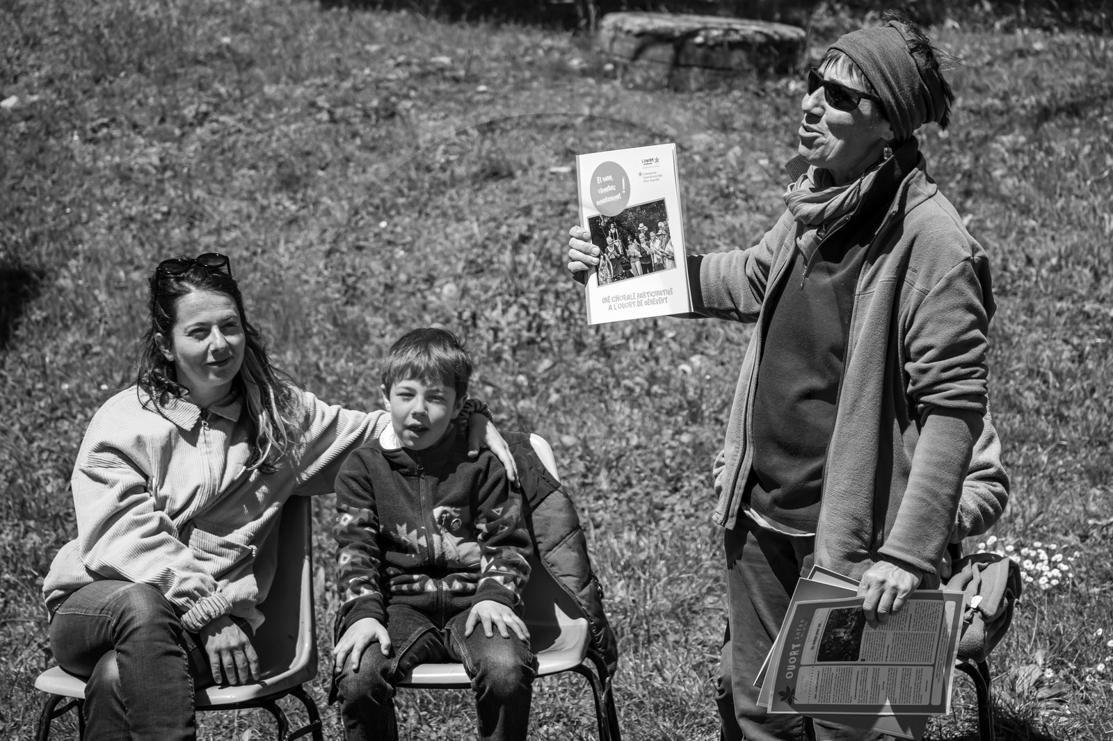 08 mai 2024 : Jeanne Alcaraz, cheffe de choeur, de retour à l'Ouort après la belle aventure 2023 où elle avait animé une chorale participative.