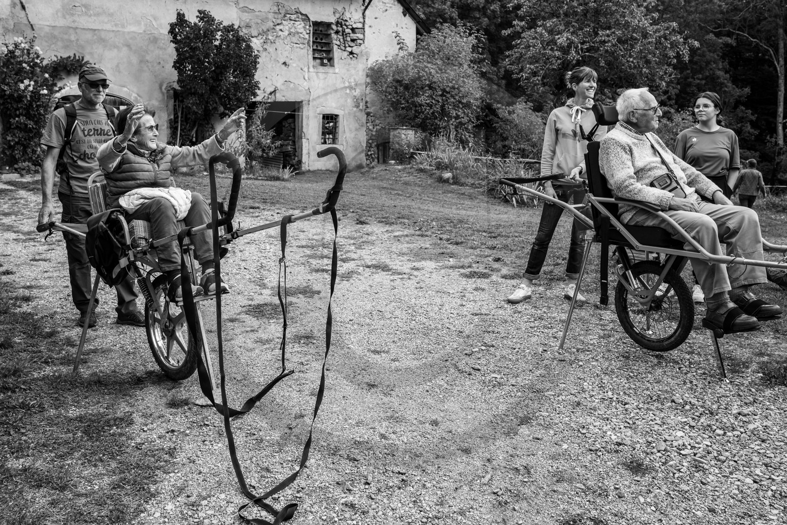 25 septembre 2024 : Promenade en joelette avec Bruno, accompagnateur en montagne et des élèves du lycée Sévigné de Gap