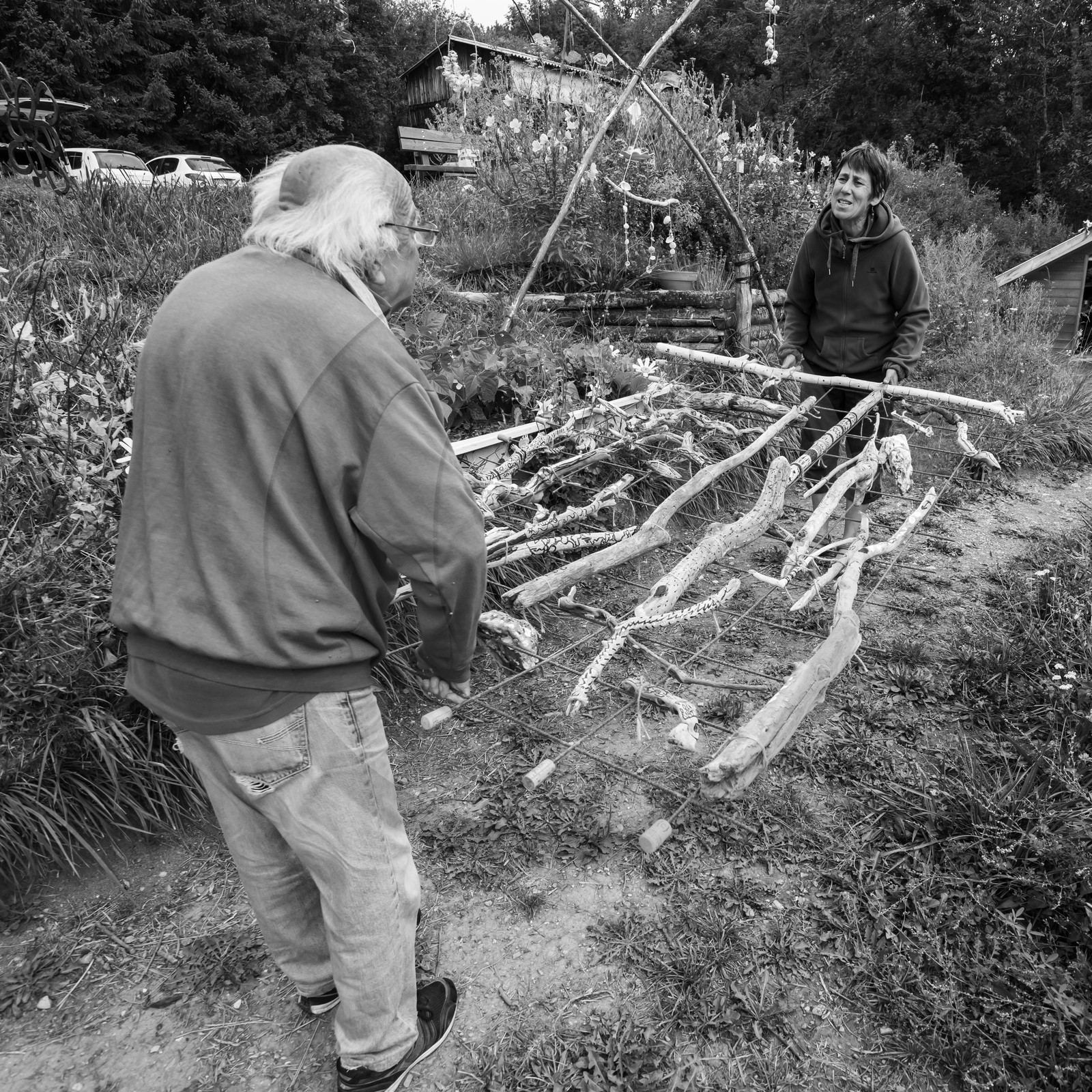 21 août 2019 : installation d'une oeuvre en bois flotté
