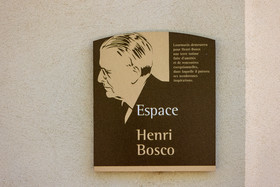 Vernissage de l'exposition Henri Bosco, le poète et les images de Liliane Marco à Lourmarin