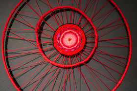 Exposition L comme laine, lien, lieu conçue par l'Ouort de Benevènt, sous la houlette de Claudine Meyer, artiste plasticienne, accompagnée de photographies de Denis Lebioda. Une proposition de la Communauté de Communes du Champsaur - Valgaudemar et de son service culturel.