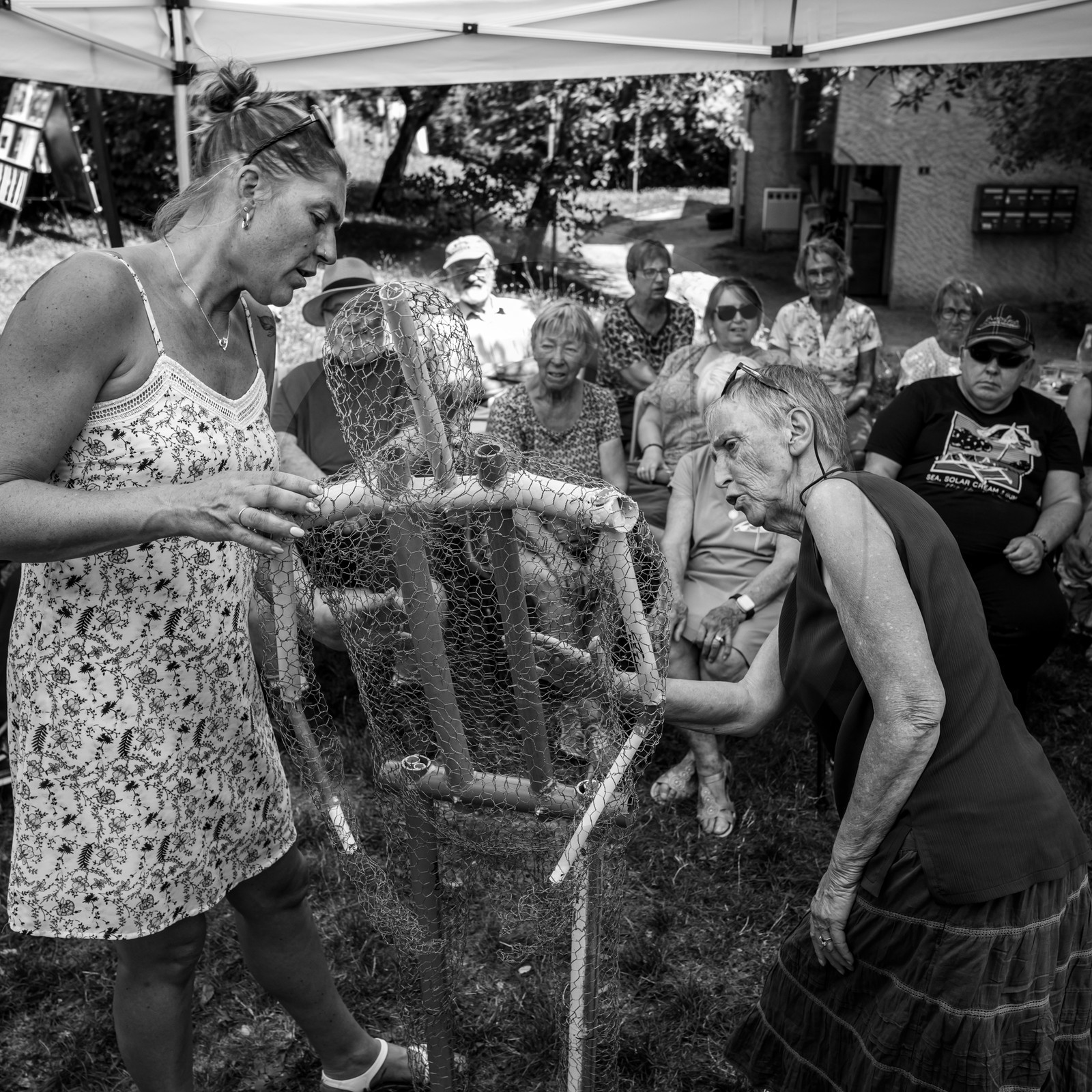 Conception et fabrication de Marcel Joli Coeur l'homme de l'Ouort, avec Barbara Fougnon, artiste plasticienne, dans le cadre de son projet de forêt d'hommes Conception et fabrication de Marcel Joli Coeur l'homme de l'Ouort, avec Barbara Fougnon, artiste plasticienne, dans le cadre de son projet de forêt d'hommes