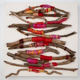 Exposition L comme laine, lien, lieu conçue par l'Ouort de Benevènt, sous la houlette de Claudine Meyer, artiste plasticienne, accompagnée de photographies de Denis Lebioda. Une proposition de la Communauté de Communes du Champsaur - Valgaudemar et de son service culturel.