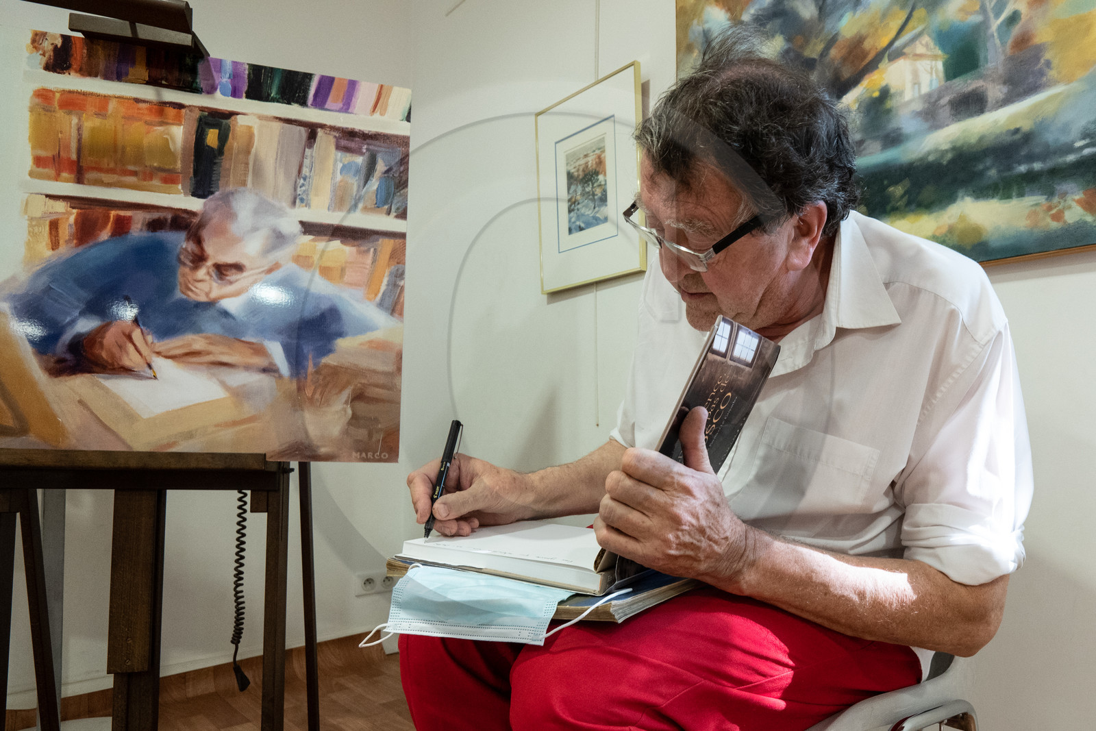 Vernissage de l'exposition Henri Bosco, le poète et les images de Liliane Marco à Lourmarin