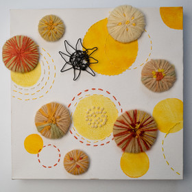 Exposition L comme laine, lien, lieu conçue par l'Ouort de Benevènt, sous la houlette de Claudine Meyer, artiste plasticienne, accompagnée de photographies de Denis Lebioda. Une proposition de la Communauté de Communes du Champsaur - Valgaudemar et de son service culturel.