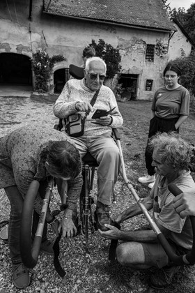 25 septembre 2024 : Promenade en joelette avec Bruno, accompagnateur en montagne et des élèves du lycée Sévigné de Gap