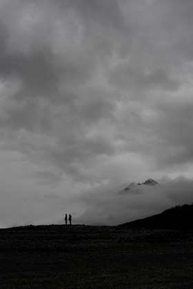 Promeneurs Baie Saint Michel sur le Lac de Serre-Ponçon (Chorges   Hautes-Alpes   France)