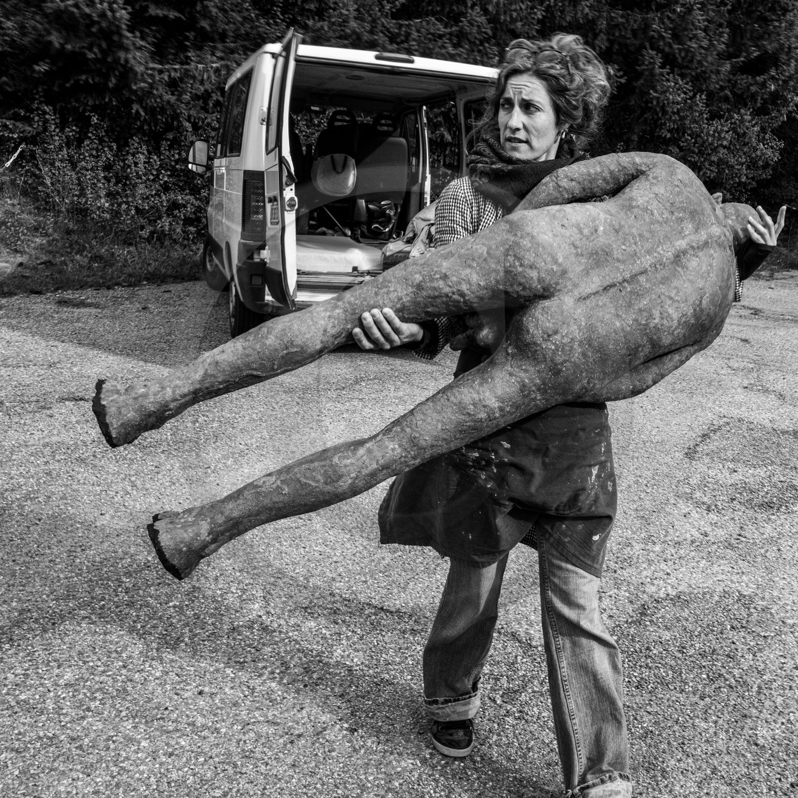 Création de l'homme de l'Ouort Marcel Joli Coeur : pose d'un enduit noir Création de l'homme de l'Ouort Marcel Joli Coeur : pose d'un enduit noir