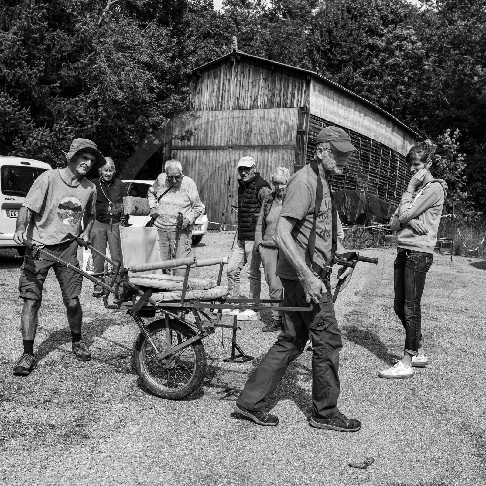 25 septembre 2024 : Promenade en joelette avec Bruno, accompagnateur en montagne et des élèves du lycée Sévigné de Gap