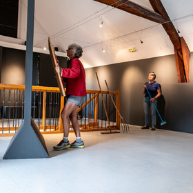 Exposition L comme laine, lien, lieu conçue par l'Ouort de Benevènt, sous la houlette de Claudine Meyer, artiste plasticienne, accompagnée de photographies de Denis Lebioda. Une proposition de la Communauté de Communes du Champsaur - Valgaudemar et de son service culturel.